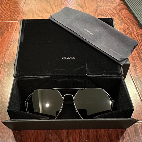NWOT - VERA WANG LING IN BLACK